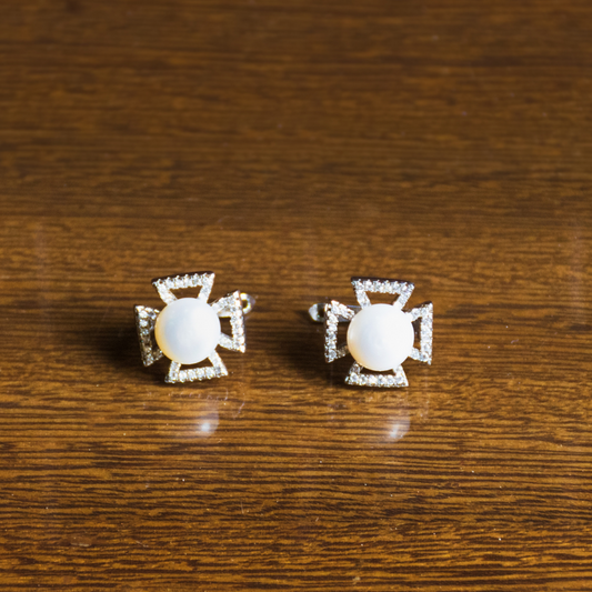 Pearl-it with a bow Earrings