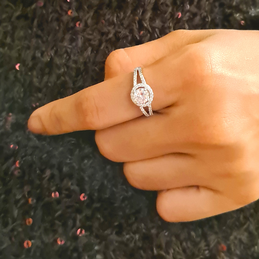 The Wave Halo of Light Ring