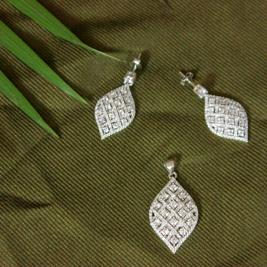 Striped Leaf Pendant Earrings Set